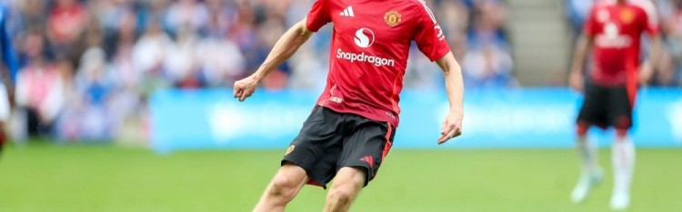 记者：英冠球队赫尔城与曼联谈判，想租借引进22岁中场科利尔